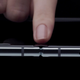 Imagen para el artículo titulado Si te compras un Samsung Galaxy Fold, no lo lleves a la playa